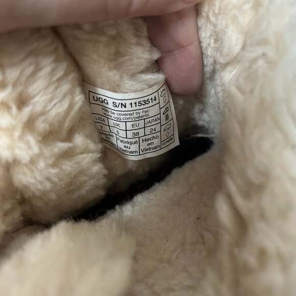 Classic tan and cream UGG short boots with bow sz 7 - Picture 7 of 7